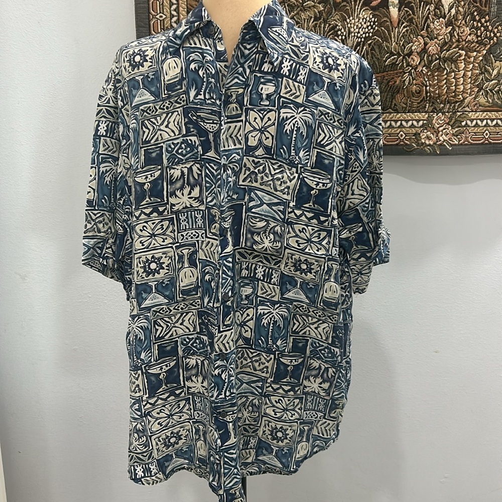 Round Tree & York 100% Silk Short Sleeve Palm Print Shirt. Size M